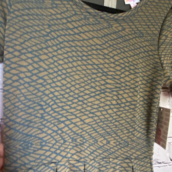 SOLD 🛒 LuLaRoe Amelia Green Dress - Picture 4 of 6